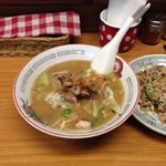 やまと - 野菜そば小550円，焼きめし小450円