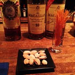 ウォッカトニック - H25.11再訪　つまみはピスタチオ