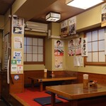 Fukusuke - 店内入って正面奥がすべて小上がり。