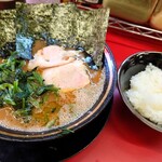 豚骨醤油ラーメン 王道家 - ラーメン&半ライス♪