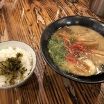 Ikkouryuu - 角煮ラーメン¥980と白ごはん