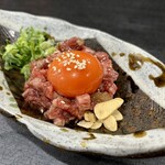 焼肉なるちゃん - あぶりユッケ