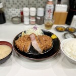 Tonkatsu Aoki - 特ロースかつ定食
                      大盛ライス