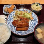 ご飯屋 おかだしょうてん - 