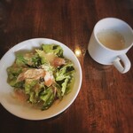ピッツェリア クレス - ランチのサラダとスープ(ドレッシングめちゃウマ)