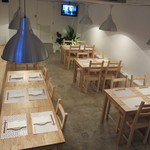 ストップオーバートーキョー - テーブル席