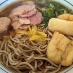 なか卯 - 鴨そば、アップ