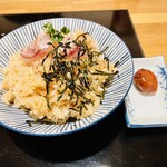 Shunsai Shirooji - 愛媛鯛めし550円、ご飯の量が結構多くて鯛のほぐし身が絡まりお出汁の旨味も味わえて美味い。トッピングの鯛も脂が乗ってレア焼きで塩加減も程よく美味い。酒にも合う。