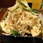 旬菜鮮魚と旨い酒　八右衛門 - ホルモン鍋（大）