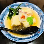 旬彩 白おじ - 揚げだし豆腐440円、薄味のお出汁に茗荷が軽くピリッと効いてイイ。