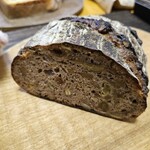 varm COFFEE & BAKERY - ノワ・レゾン・フィグ　(くるみ・レーズン・イチジク)