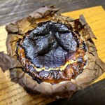 varm COFFEE & BAKERY - バスクチーズケーキ！( *´艸｀)見た目どおり濃厚♪