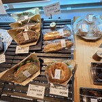 varm COFFEE & BAKERY - 訪問日には18時過ぎでも豊富な種類の在庫があって嬉しかったです♪