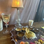 256nicom - キーマカレー皿・海老のカレー皿・スープ2種・手前に副菜