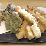 蕎麦 天ぷら 結庵 - おまかせ天ぷら盛合せ（税込850円）