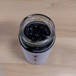 神楽坂 石かわ - これまた大粒の黒豆をふっくら煮上げてあります。