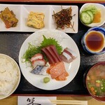 おばんざいと和食 ふくふじ - 料理写真:「本日のお刺身とおばんざい定食」@1860 (ご飯大盛り無料)