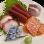 おばんざいと和食 ふくふじ - サーモン、しめ鯖、生蛸、マグロ、鰤