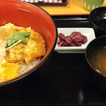 Sakura Tei - カツ丼、お味噌汁、お漬物