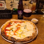 CASCO ROSSO - お料理①クアトロフォルマッジのハーフ(税込1,100)&マルガリータのハーフ(税込900円)
                        お酒①リンデマンス・カシス(瓶ビール、フルーツランビック、ベルギー)(税込990円)