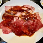 Horumon Yakiniku Mori Chan - 牛カルビ&牛タン