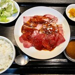 Horumon Yakiniku Mori Chan - 牛カルビ&牛タン