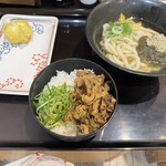 はなまるうどん - 冬季限定ゆずとろろ昆布うどんとミニ牛肉ご飯のセットに半熟玉子天を追加　うどんの出汁と牛肉ご飯のつゆが少なかった