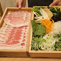 出汁しゃぶおばんざい おかか 市ヶ谷 - 【名物おかかこだわりの出汁しゃぶ﻿】お肉と野菜