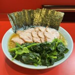 横浜家系ラーメン 黄金家 - 中盛チャーシュー麺¥1080、海苔¥100、ほうれん草¥130