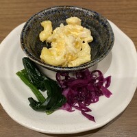 菜月 Tabenasse - おばんざい３種盛り合わせ(青菜のおひたし？、紫キャベツのコールスロー？、マカロニ玉子サラダ)