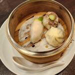 菜香新館 - 大根蒸し餃子　香菜入り牛肉シュウマイ　肉汁あふれるショーロンポウ(夜の飲茶コース)