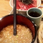 天茶屋 七蔵 - 稲庭うどん　七蔵特製スープつけ麺＋ミニまぐろづけ丼の小セット（1,000円） 特製スープとミニ丼ぶり。