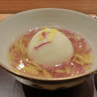 日本料理 太月 - 【一品目】　百合根まんじゅうの菊花餡
                 饅頭の中身は鴨です。
                 見た目、香とも華やかです。
