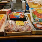 本原商店 - 蟹も売られていました (2023.12.30)