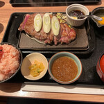 石焼ステーキ 贅 - すき焼きサーロインステーキ　250g 単品2,390円