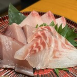 Izakaya Eigen - お造り｡鯛、ブリ、マグロ