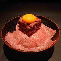 究極のユッケ丼・紅