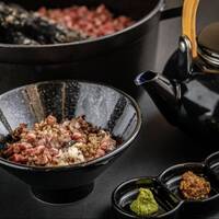 和牛トロ肉と燻製そぼろのひつまぶし・薪