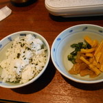 しゃぶ葉 - ワカメ入りご飯と漬物