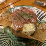 居酒屋 永源 - 生ハムのっけのポテサラ｡ちゃんと手作り感があり敷かれたパリパリの揚げものがよい食感に。
