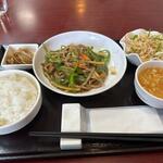 中華料理 林々 - 料理写真:暫く待つとチンジャオロース定食９８０円の出来上がりです。