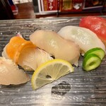 一魚一会 - 握りは5貫
            別に細巻きも有り