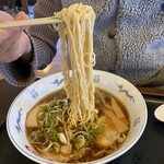 Shinaki - 低加水中細やや縮れ　スープをよく吸う麺故に早めに啜る