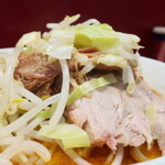 ラーメン二郎 - 豚の厚み