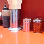 ラーメン二郎 - 卓上調味料