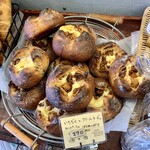 メゾン ムラタ - いちぢくとクリームチーズのカンパーニュ はちみつがけ ¥270