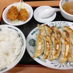 日高屋 - 安定の美味しさ、ダブル餃子定食です。