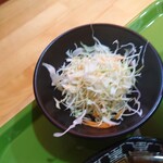 Nagomi Ramen - ◯キャベツの千切り
                      胡麻ドレッシングとマヨネーズを合わせたような
                      味わいのドレッシングが掛けられていた
                      
                      普通な味わい