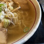 会津喜多方ラーメン 坂新 - 喜多方らーめん特有のすっきりしたスープ