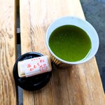 長峰製茶 - 今日の煎茶（\300）とサービスの最中